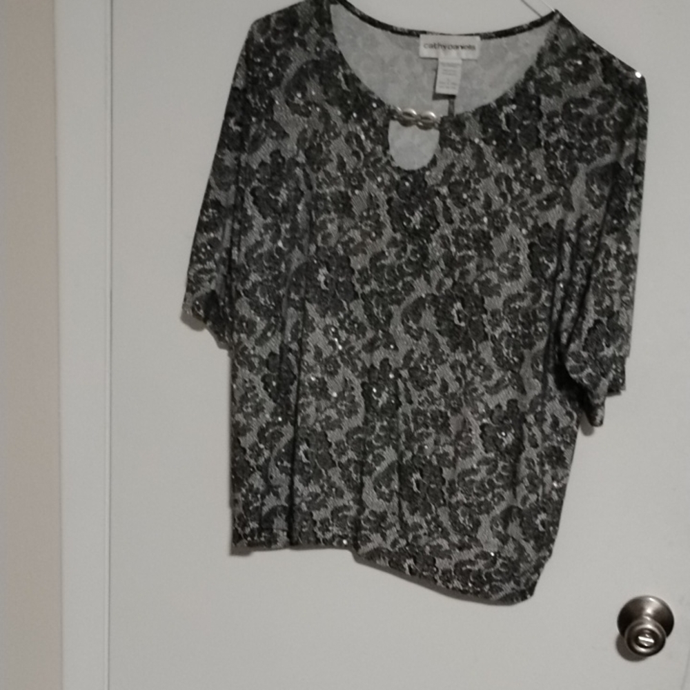 Black and White Scoop Neck 3/4 Sleeve Boxy Cut Out Blouse